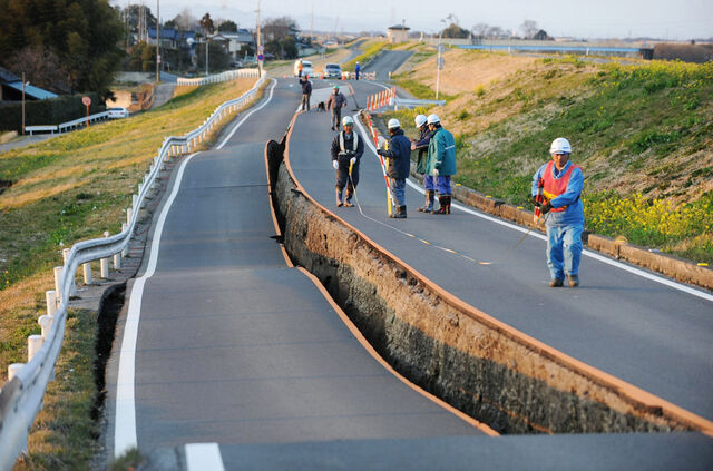 File:Japan-Tsunami-Earthquake-2011-pictures-1-.jpg