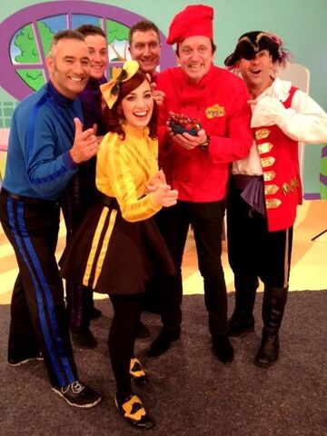 File:TheWiggles,CaptainFeatherswordandMurray.jpg