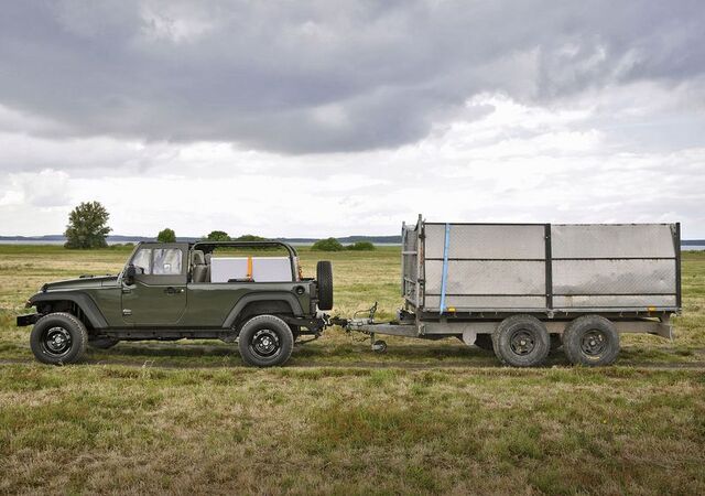File:Jeep J8 3.jpg