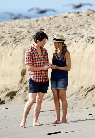 File:Nick-jonas-nicole-anderson-jonas-17.jpg