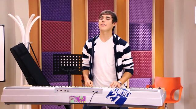 File:Leon singing More Tears.jpg