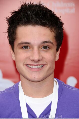File:Josh Hutcherson- 0410hq009.jpg