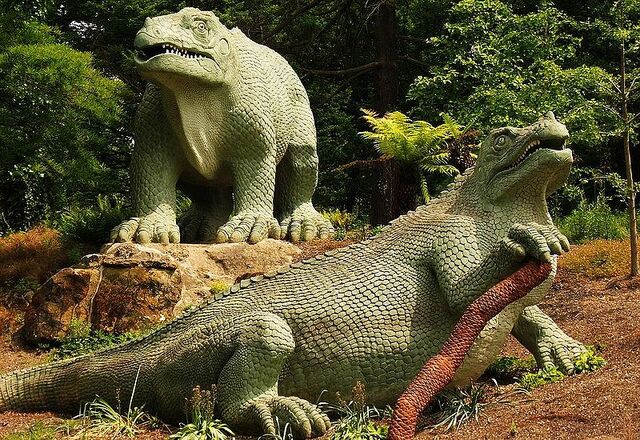 File:800px-Iguanodon Crystal Palace.jpg