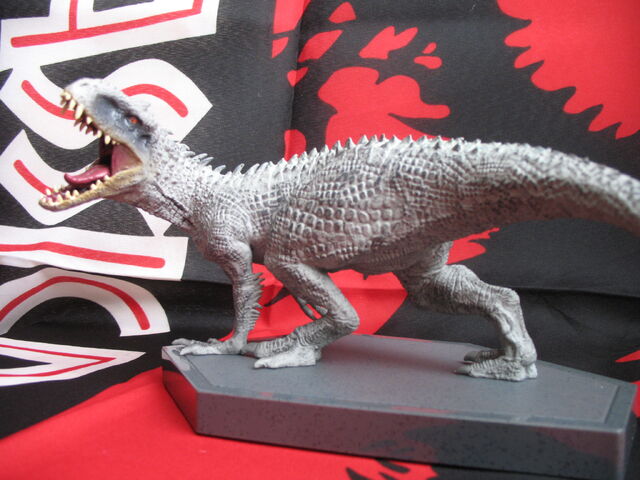 File:JW BR figurines9.jpg