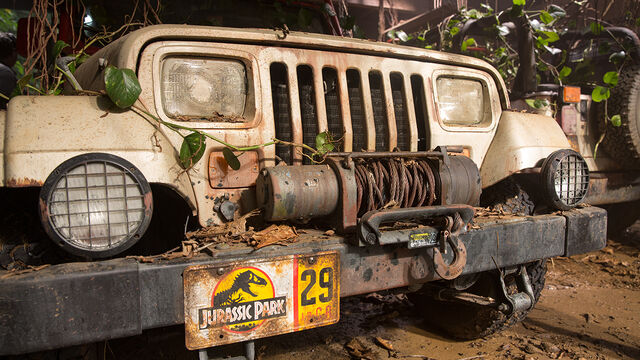 File:Original-jurassic-park-jeep-front.jpg