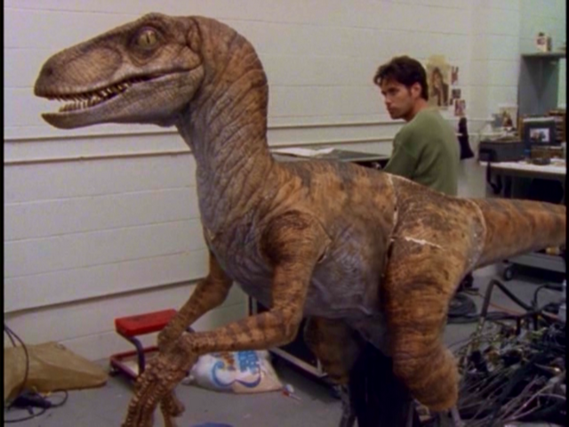 File:Maleraptor animatronic.png