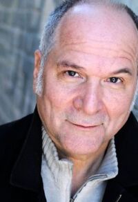 John Kapelos infobox
