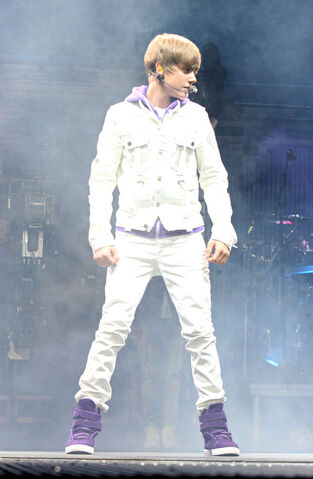File:My world tour 007 wenn5534869-1-.jpg