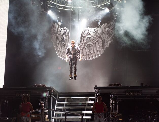 File:Justin-bieber-start-believe-tour-02.jpg