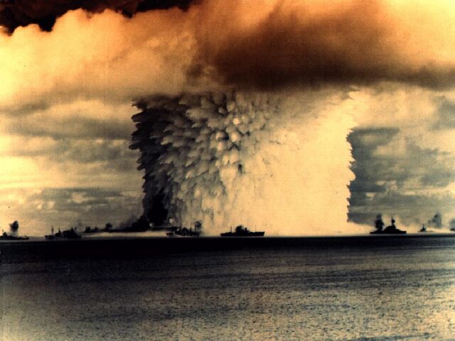 File:Atomic-bomb-test-over-water.jpg