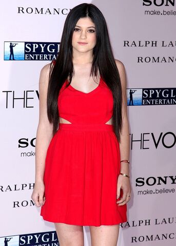 File:Kylie-jenner-premiere-the-vow-02.jpg