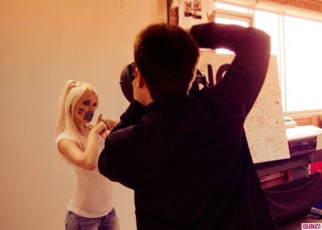 File:Kerli NOH8 Campaign Behind the Scenes Celebuzz 13.jpg