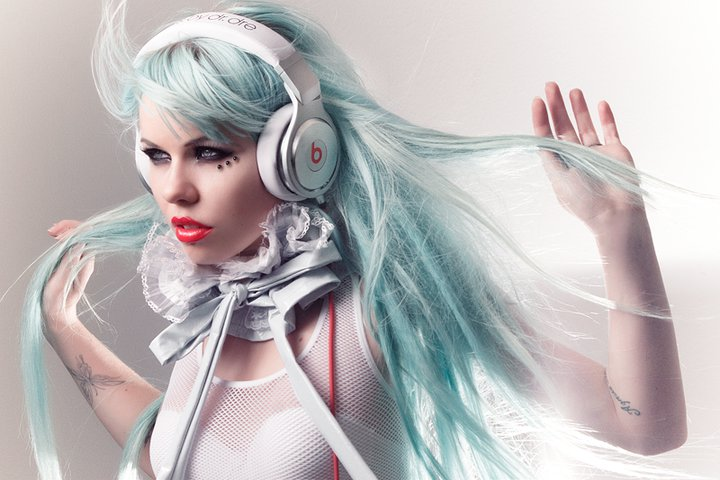 Who is kerli dating