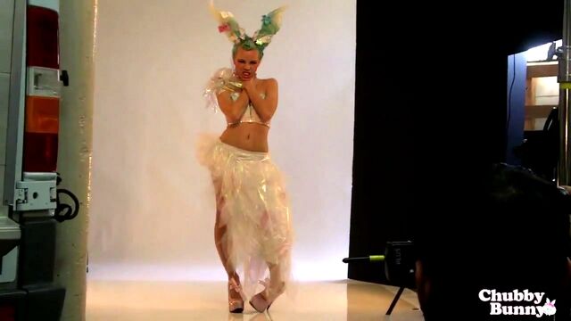 File:Kerli Chubby Bunny 14.jpg
