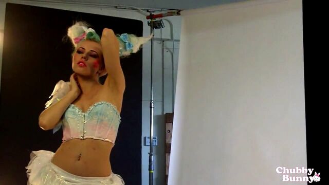 File:Kerli Chubby Bunny 10.jpg