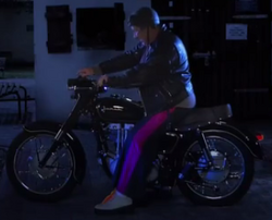 Ferdek na motocyklu.png