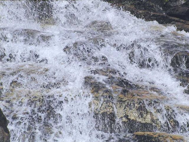File:Wasser Neves.jpg