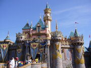800px-Disneylandcastle.jpg