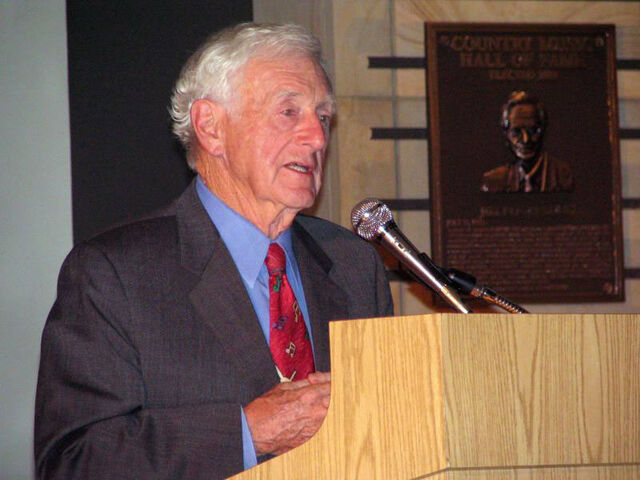 파일:John Seigenthaler Sr. speaking.jpg