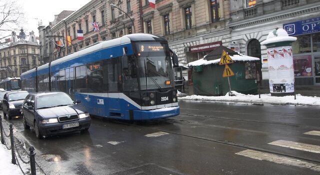 Plik:Linia 8 (Teatr Bagatela) (2).jpg