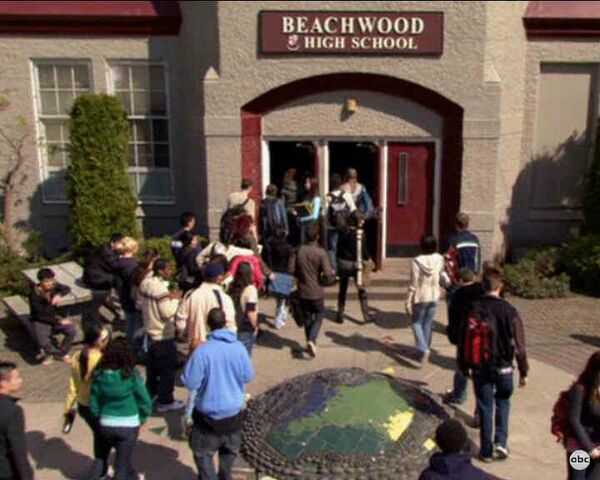 File:BeachwoodHS front.jpg