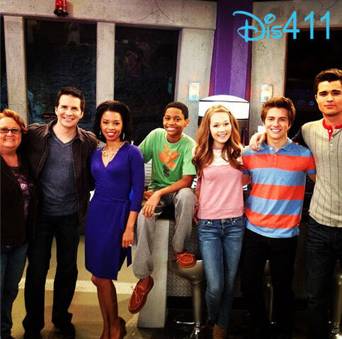 File:Lab-rats-cast-wrapped-season-2-april-23-2.jpg