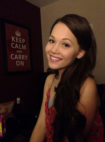 File:Kelli-berglund-new-hair-oct-15-2013.jpg