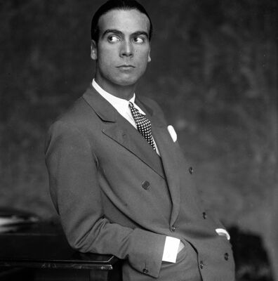 File:Cristóbal Balenciaga Eizaguirre.jpg