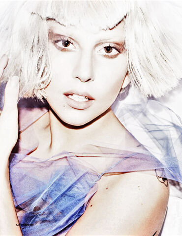 File:ElleUK-Jan2012-11.jpg