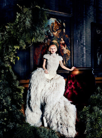 File:Vogue 2011 04.jpg