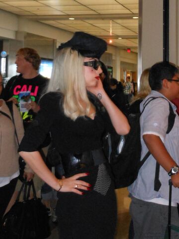 File:7-14-11 Starbucks in LA.jpg