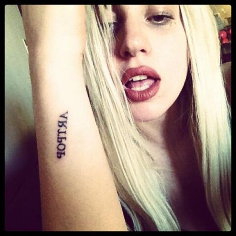 Fichier:GagaTattoo-ARTPOPReversed.jpg