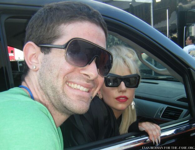 File:10-14-11 Arriving at Clinton Fundraiser Rehearsals.jpg