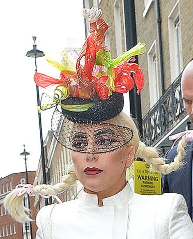 File:6-10-15 Leaving Philip Treacy Shop in London 002.jpg