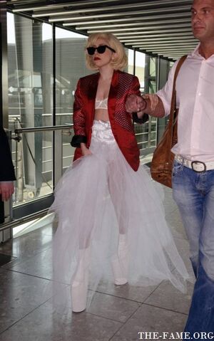 File:Gagaheelless2.jpg