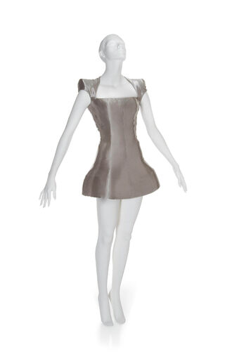 File:2012 04 guinness-auction-mcqueen-silver-minidress.jpg