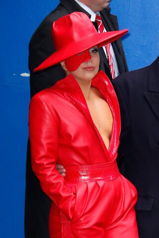 File:12-3-14 Leaving GMA in NYC 002.jpg