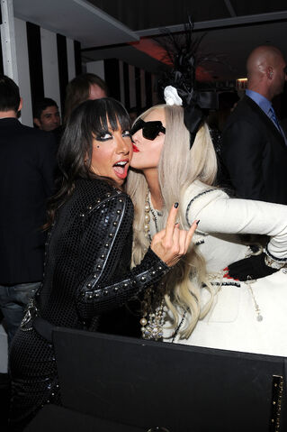 File:11-21-11 Lady Gaga and Lady Starlight Barneys.jpg