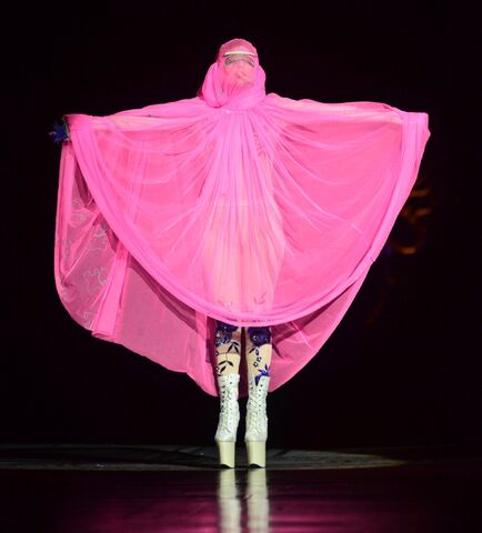 File:9-16-12 Attending London Fashion Week 004.jpg