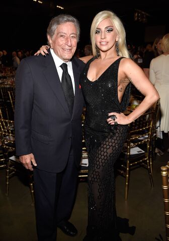 File:2-6-15 2015 MusiCares Person Of The Year - Dinner in LA 001.jpg