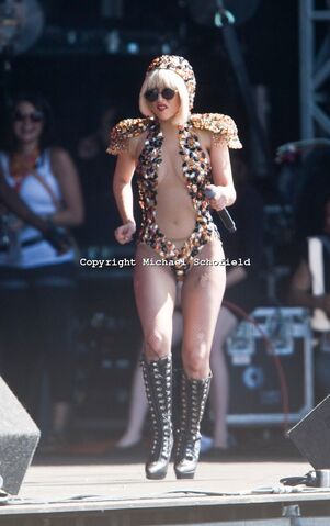 File:7-8-09 Fame Ball World Stage 002.jpg