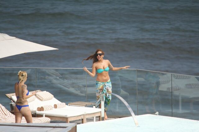 File:11-7-12 Hotel Pool 002.jpg