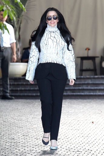 File:8-17-13 Leaving Chateau Marmont 001.jpg
