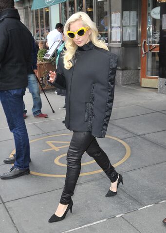 File:3-20-14 Leaving her apartment in NYC 001.jpeg