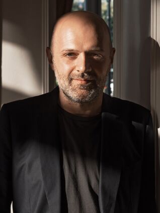 File:Hussein Chalayan.jpg
