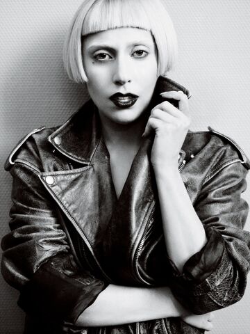 File:Vogue 2011 06.jpg