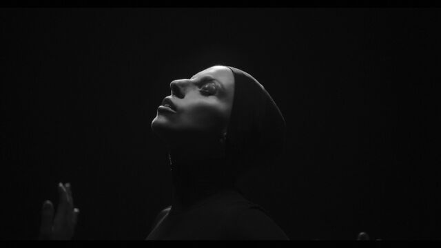 File:Applause Music Video 005.jpg