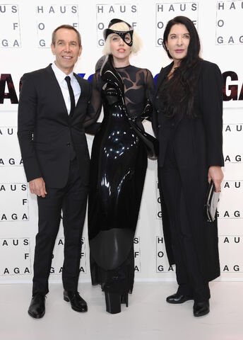 File:11-10-13 ArtRAVE White Carpet 007.jpg