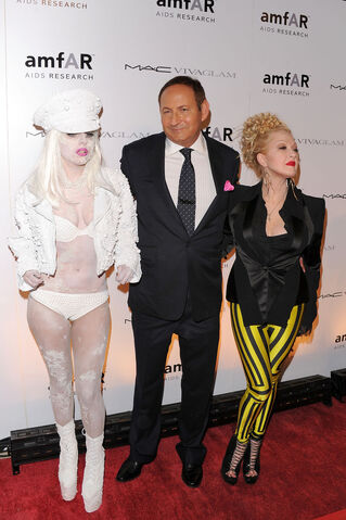 File:John+Demsey+Lady+Gaga+amfAR+New+York+Gala+V6sXmSEqPYIx.jpg