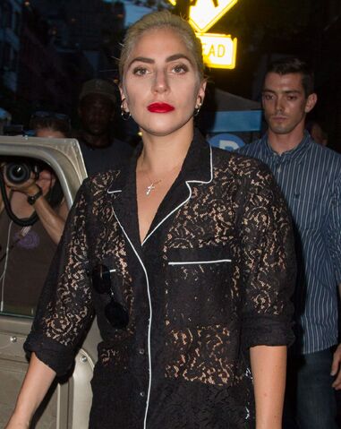 File:8-16-16 Leaving Electric Lady Studios in NYC 001.jpg